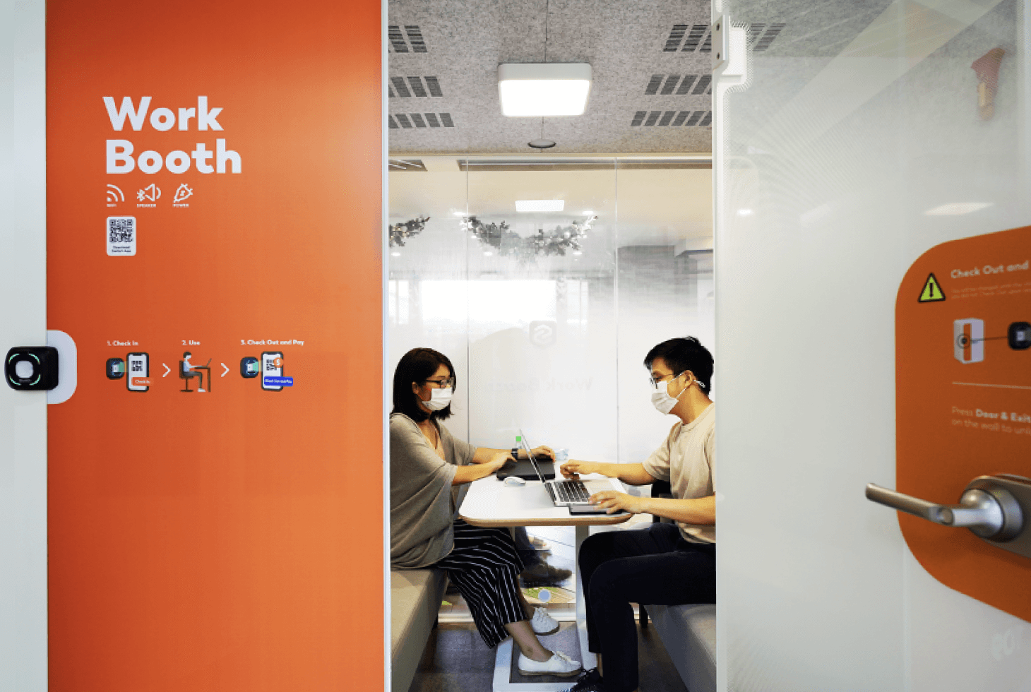 inside a Switch Booth, 4-person model